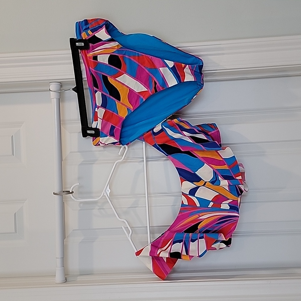 Trina Turk off the shoulder ruffle top and reverable bottom. 14. Excellent condi